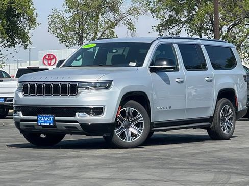 Used 2024 Jeep Wagoneer L Series II w/ Flexible Seating Group image 8