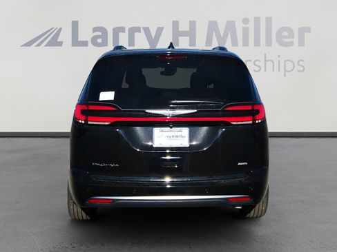 New 2026 Chrysler Pacifica Pinnacle image 5