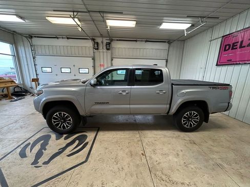 Used 2020 Toyota Tacoma TRD Sport w/ Technology Package image 2