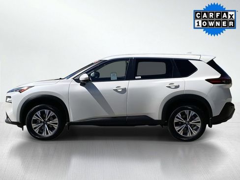 Used 2023 Nissan Rogue SV image 2