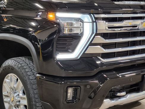 Used 2024 Chevrolet Silverado 2500 High Country w/ Z71 Off-Road Package image 13