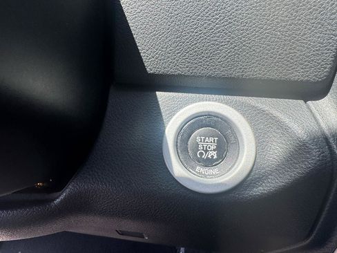 Used 2016 RAM 1500 Laramie w/ Convenience Group AWD/4WD image 19