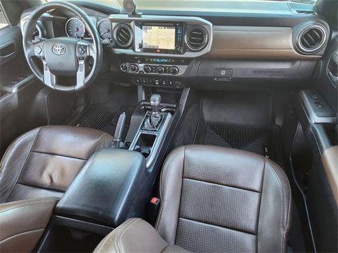 Used 2018 Toyota Tacoma Limited image 27