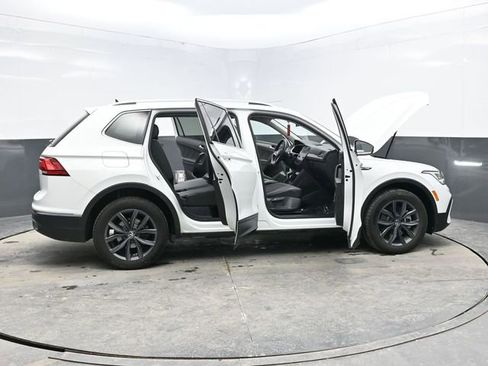 Used 2022 Volkswagen Tiguan SE image 44
