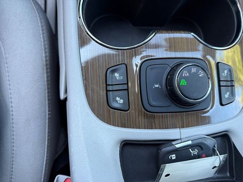 Used 2023 GMC Acadia SLE w/ Driver Convenience Package image 31