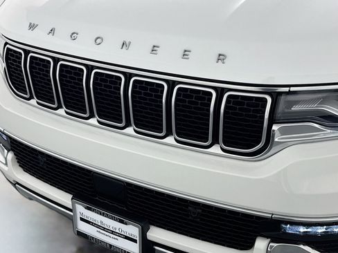 Used 2024 Jeep Wagoneer Series III AWD/4WD image 14
