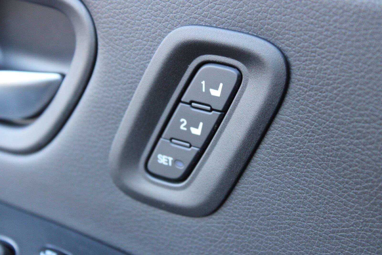 Used 2025 Honda Pilot TrailSport image 32