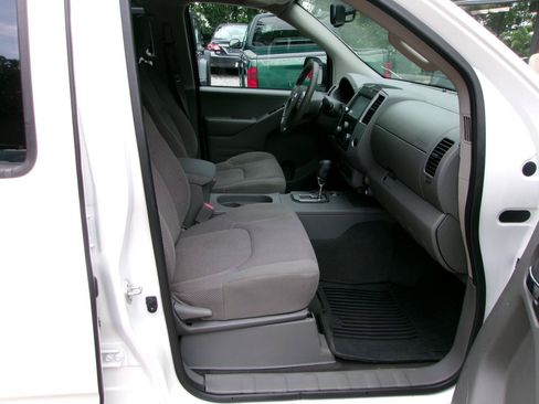 Used 2021 Nissan Frontier SV AWD/4WD image 7