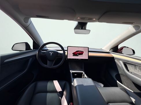 Used 2023 Tesla Model Y Long Range AWD/4WD image 2