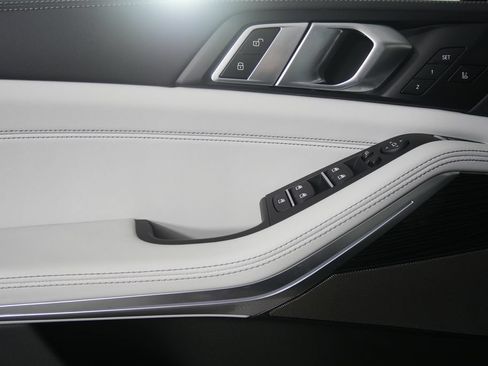 New 2026 BMW X5 xDrive40i w/ M Sport Package AWD/4WD image 8