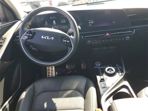 Used 2024 Kia Niro SX Touring image 12