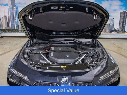 Used 2025 BMW 750e xDrive w/ Executive Package AWD/4WD image 5