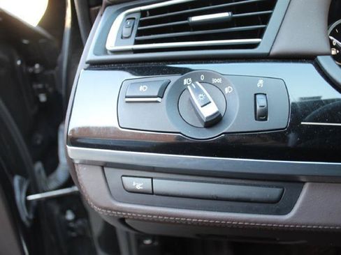 Used 2013 BMW 750Li xDrive AWD/4WD image 22