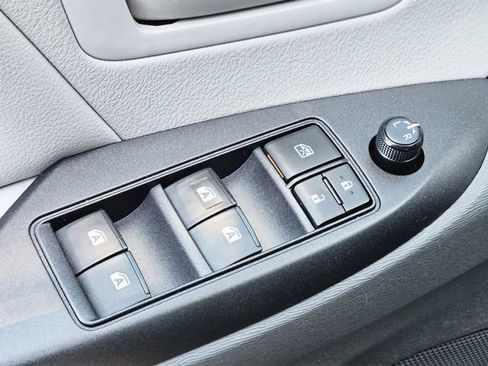 Used 2020 Toyota Sienna L image 21