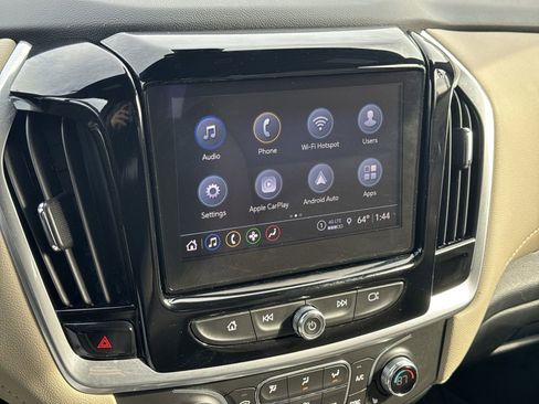 Used 2023 Chevrolet Traverse LT w/ Rear Camera Mirror Package image 23