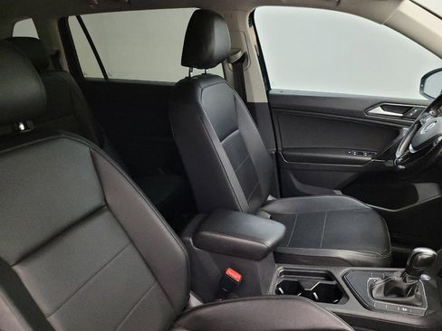 Used 2018 Volkswagen Tiguan SE w/ Front Fog Lights Package FWD image 21
