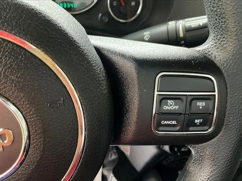 Used 2013 Jeep Wrangler Sport AWD/4WD image 12