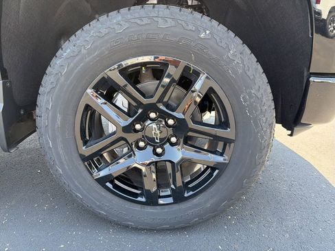 New 2026 Chevrolet Silverado 1500 Custom Trail Boss w/ LPO, Dark Essentials Package AWD/4WD image 25