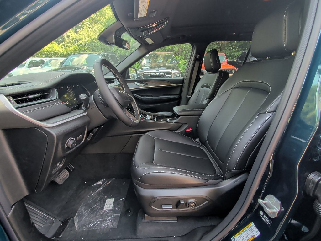 New 2026 Jeep Grand Cherokee Limited w/ Limited Altitude Package AWD/4WD image 11