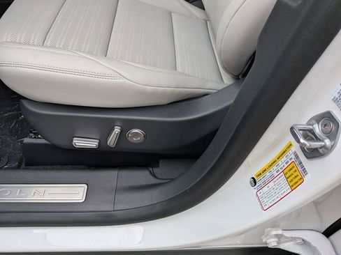 New 2026 Lincoln Nautilus Reserve AWD/4WD image 17