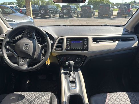 Used 2021 Honda HR-V LX image 3