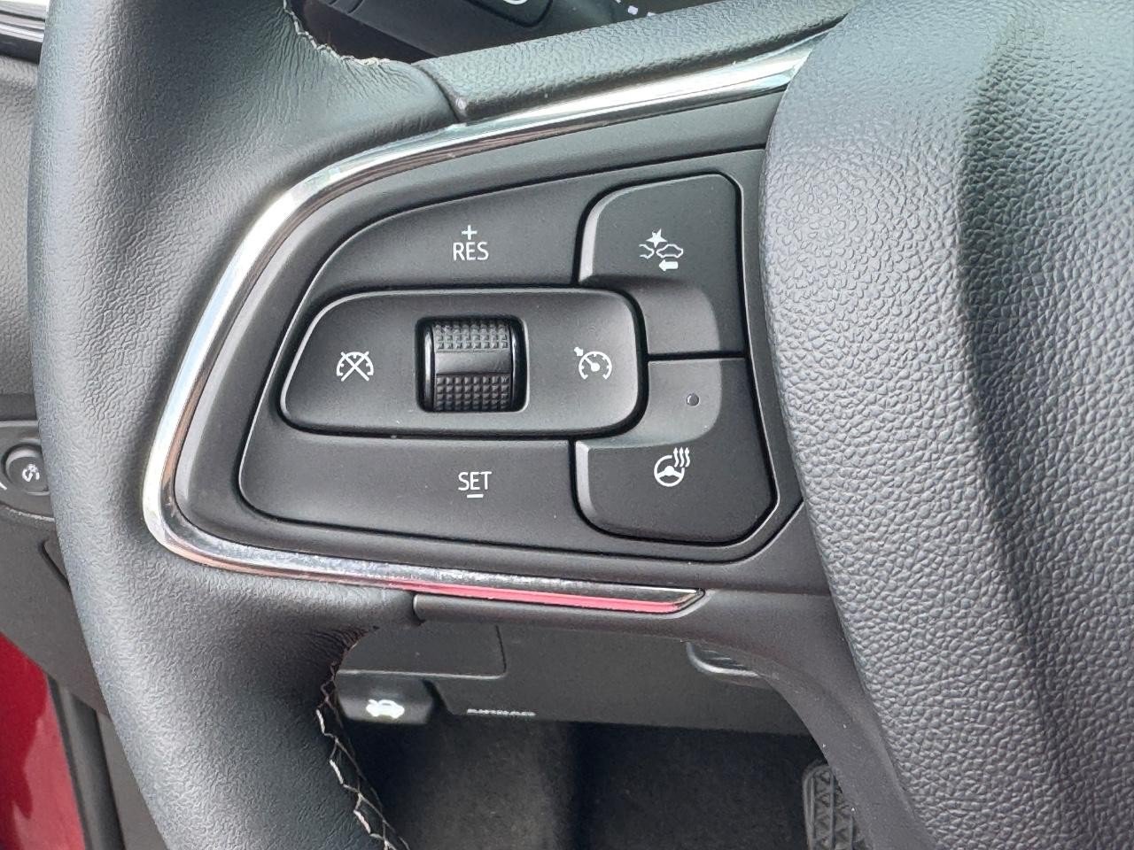 Used 2023 Buick Encore GX Essence w/ Experience Buick Package FWD image 21