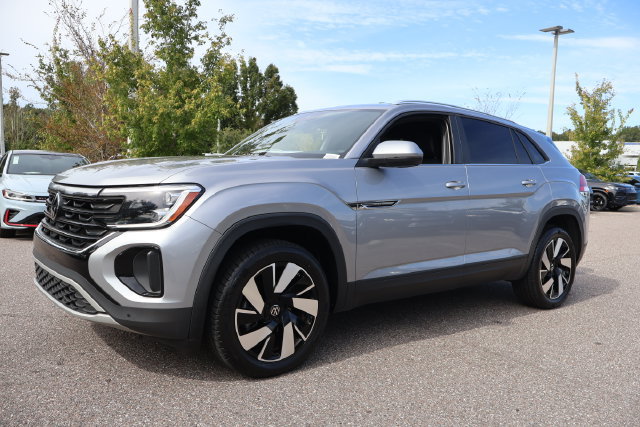 Certified 2024 Volkswagen Atlas Cross Sport SE FWD image 4