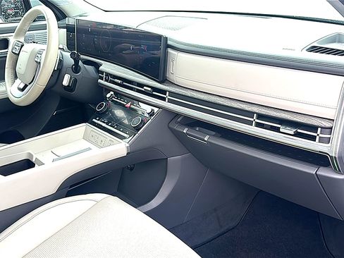 Used 2025 Hyundai Santa Fe Limited image 23