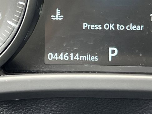 Used 2020 Jaguar F-PACE Premium image 24