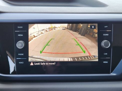 Used 2023 Volkswagen Taos SE w/ Panoramic Sunroof Package FWD image 12
