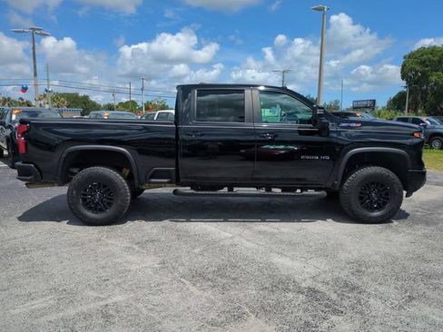 Used 2025 Chevrolet Silverado 2500 ZR2 AWD/4WD image 3