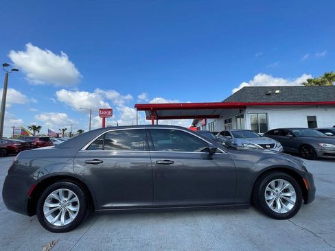 Used 2016 Chrysler 300 Limited RWD image 16