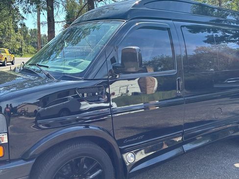 Used 2021 Chevrolet Express 2500 LS w/ Enhanced Convenience Package RWD image 2