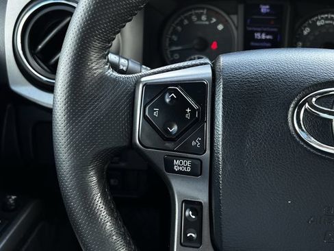 Used 2019 Toyota Tacoma TRD Off-Road AWD/4WD image 13