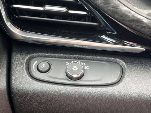 Used 2024 Buick Envista Preferred FWD image 33