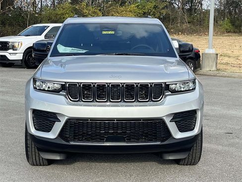 New 2025 Jeep Grand Cherokee Laredo w/ Luxury Tech Group I image 2