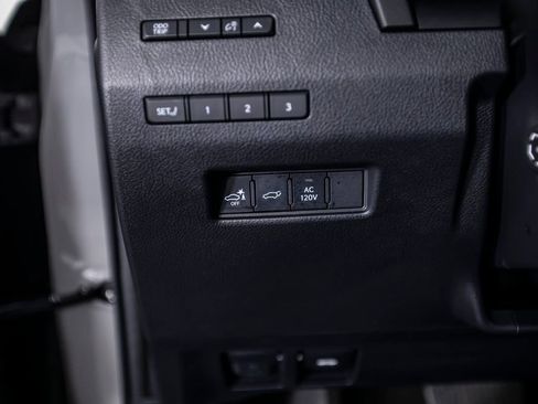 Used 2024 Lexus GX 550 w/ Accessory Package (31) AWD/4WD image 39