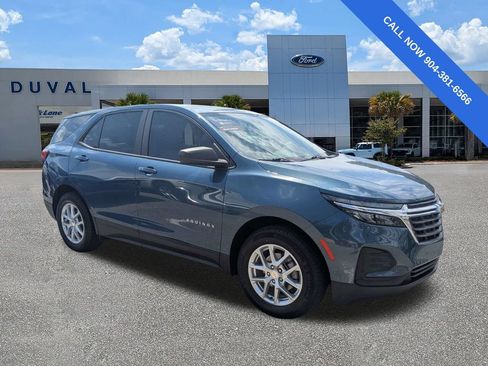 Used 2024 Chevrolet Equinox LS w/ LS Convenience Package FWD image 2