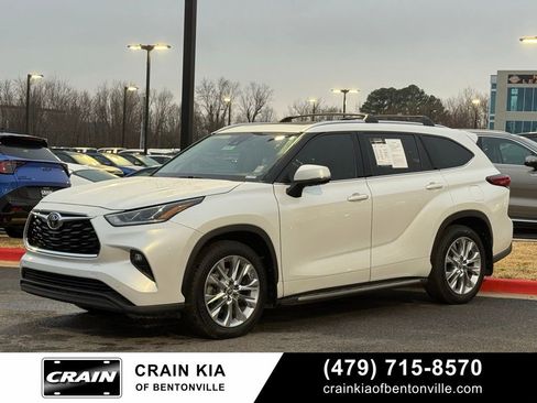 Used 2022 Toyota Highlander Limited image 3