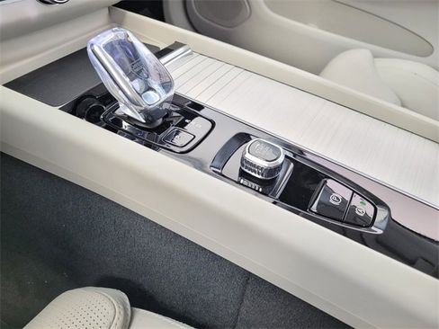 New 2026 Volvo XC60 B5 Ultra w/ Protection Package Premier image 19