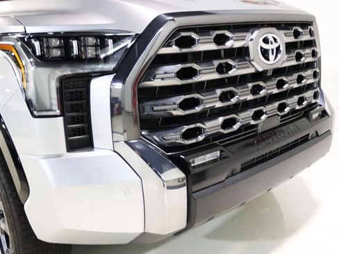 Used 2024 Toyota Tundra Platinum AWD/4WD image 25