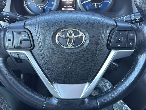 Used 2015 Toyota Sienna XLE image 14