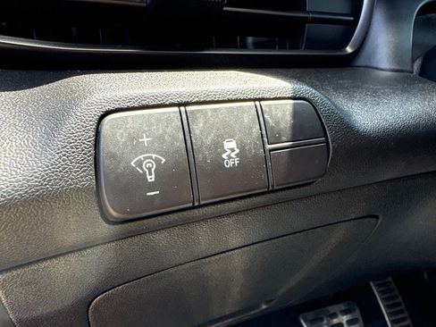 Certified 2025 Hyundai Elantra Sport FWD image 16