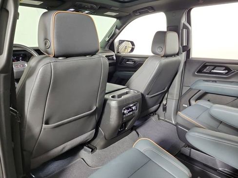 Used 2025 GMC Yukon XL AT4 w/ AT4 Premium Package AWD/4WD image 11