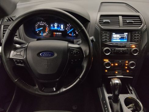 Used 2018 Ford Explorer XLT image 22