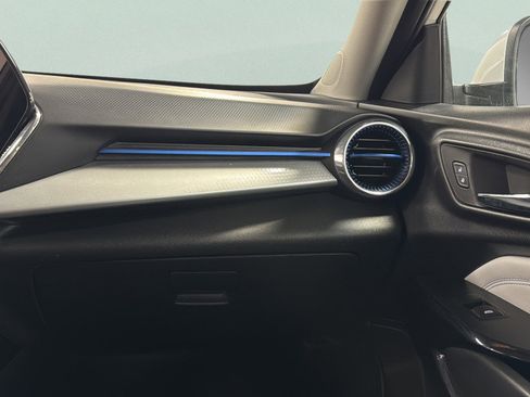 Used 2025 Chevrolet Trax LT w/ LT Convenience Package image 35