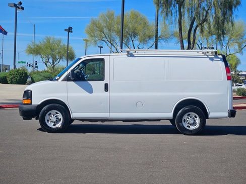 Used 2016 Chevrolet Express 2500 image 9