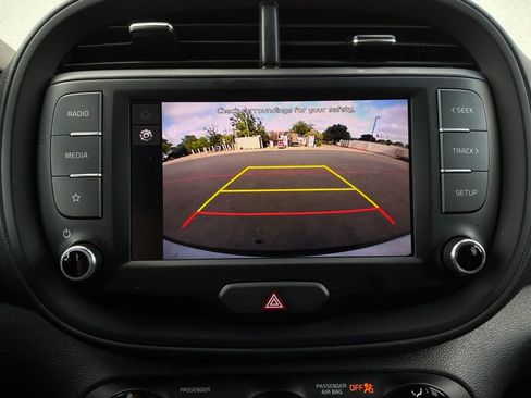 Used 2025 Kia Soul LX w/ LX Technology Package FWD image 29