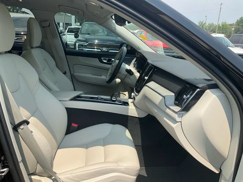 Used 2024 Volvo XC60 B5 Plus w/ Climate Package AWD/4WD image 12