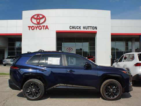 Used 2026 Toyota RAV4 SE FWD image 21